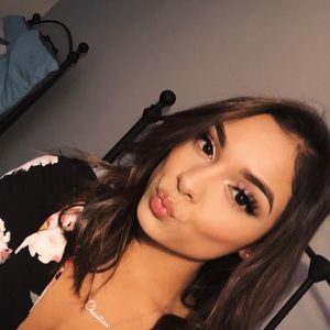 Meet your Posher, Alexia